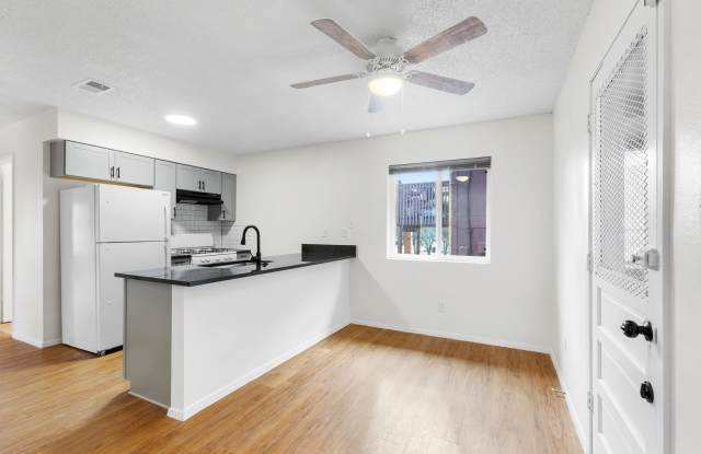 Photo of 1118/1120 Hazelton