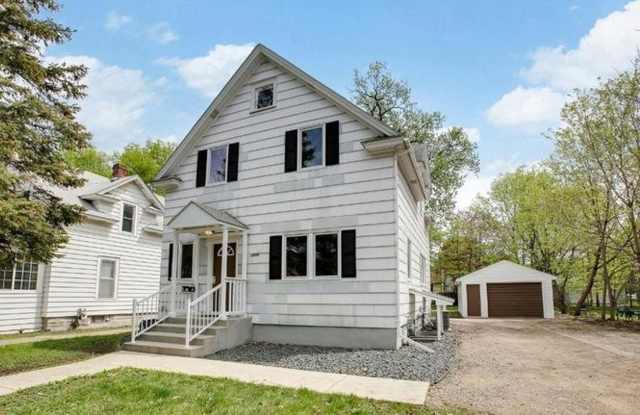 Photo of 6 Bdrm/2 Bath In Como w/ Off-street parking