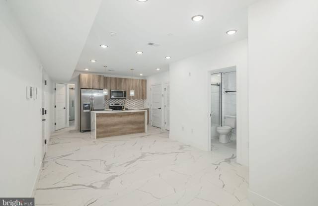 2000 N FRONT Street unit: Basment