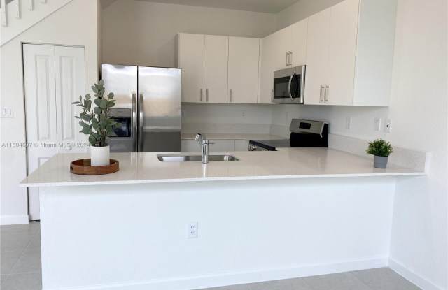 751 SE 14th ST
