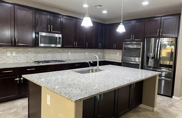 21284 W ALMERIA Road