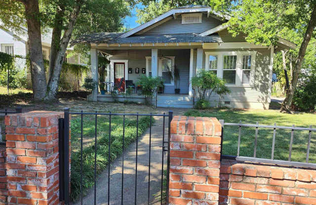 637 Chilton Apt. B