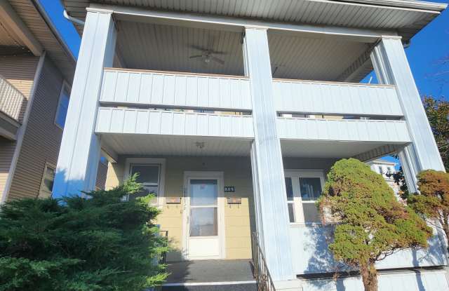 Photo of 809 West 8th Street - 1