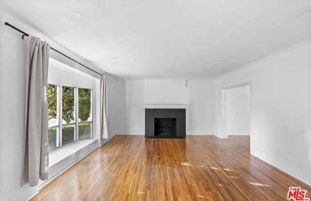 6289 Commodore Sloat Dr