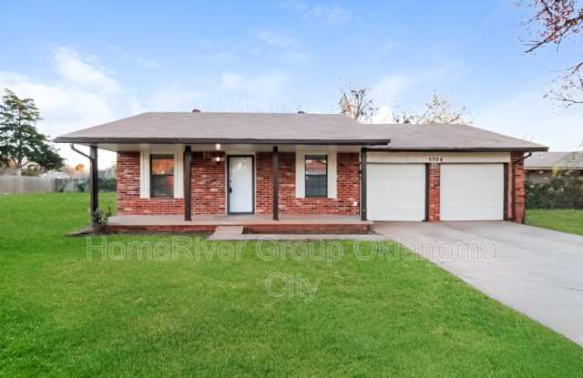 3304 Eastwood Cir