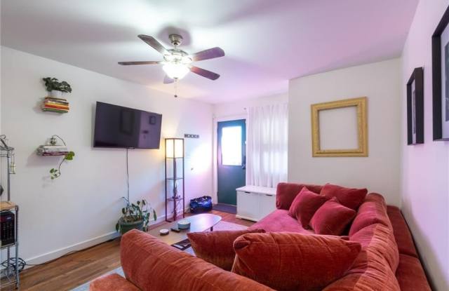 Photo of 561 Formwalt Street SW