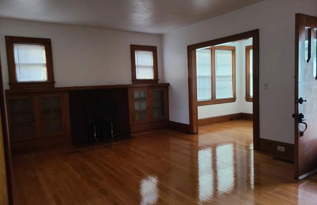 3214 Forest Hill AVE NW