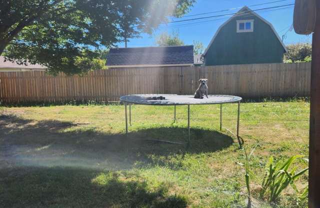 MOVE-IN SPECIAL $500 OFF! 2BD/1BA House with Bonus Room (Extra Bedroom)!