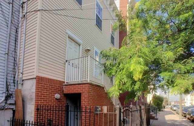 225 HALLADAY ST