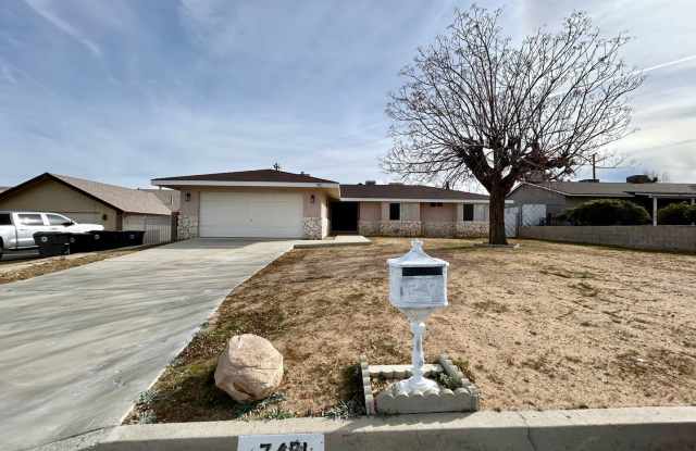 AVAILABLE NOW!! 3 Bedroom 2 Bathroom Home in Yucca Valley!! MOVE IN SPECIAL HALF OFF ONE MONTH'S RENT!