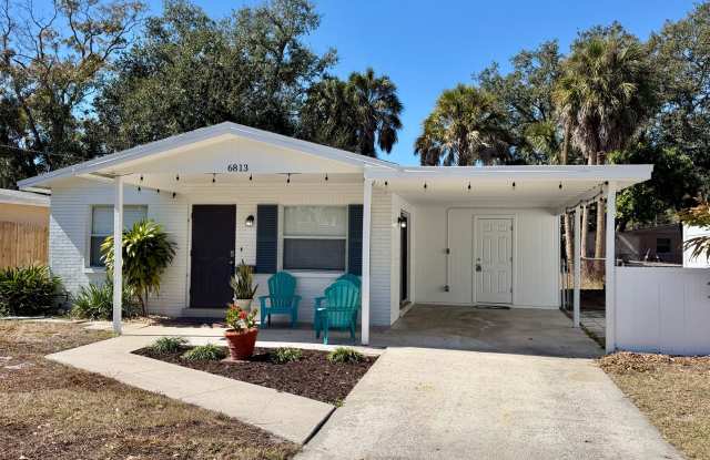 Charming 3 Bedroom 1.5 Bathroom in South Tampa!