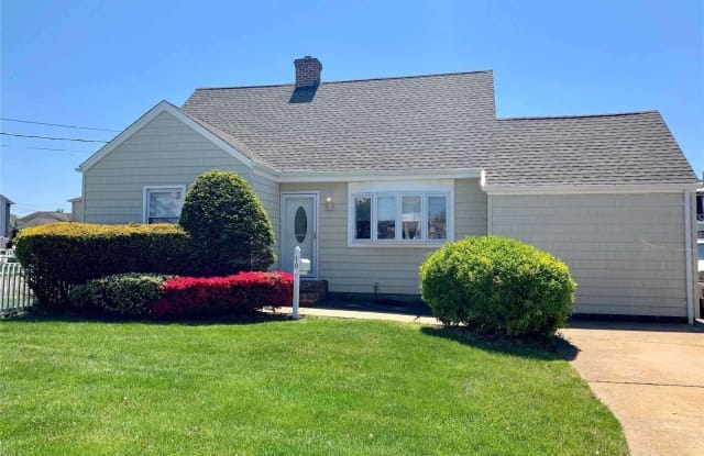 10 Saint Marks - 10 Saint Marks Place, Massapequa, NY 11758