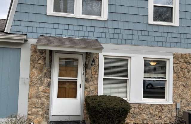 312 Farmingdale Circle