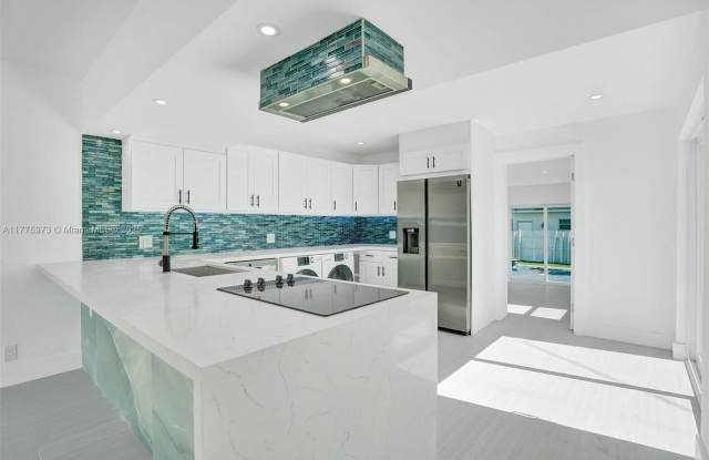 7915 Hawthorne Avenue