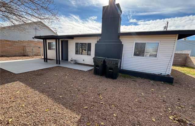 2028 Golden Gate Ave