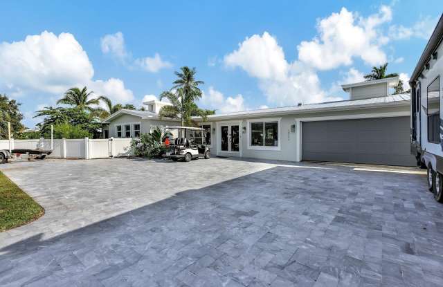 3902 SE Coquina Drive