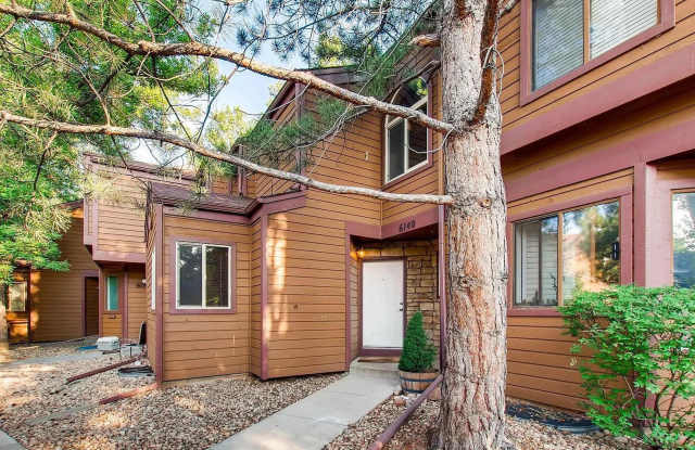 Photo of Beautiful townhouse in Gunbarrel with modern appliances, private master suite, vaulted ceilings, and private patio.