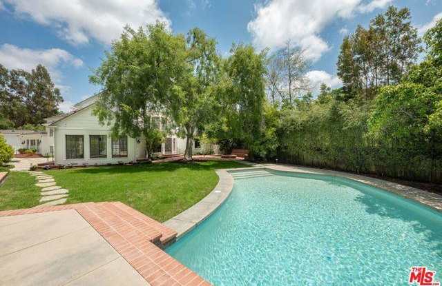 1115 North Beverly Drive