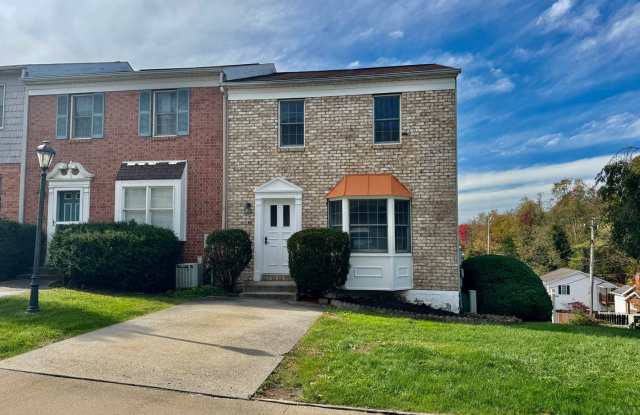 Photo of 3 bed/2.5 bath Townhouse near Med Center area - Available NOW!