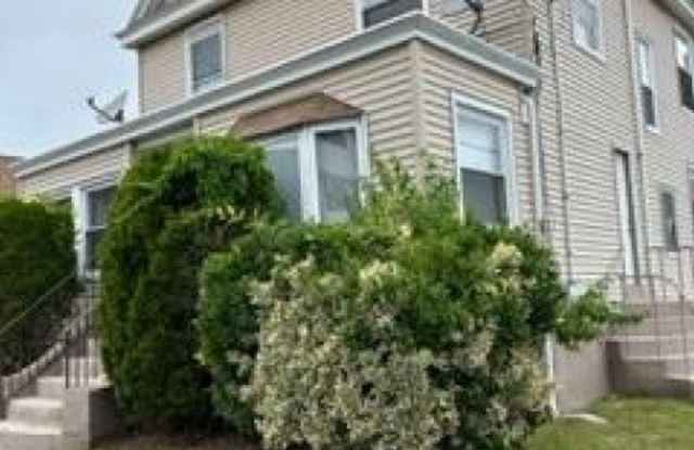 370 Main St
