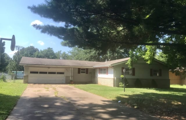 3254 E Seminole - 3254 East Seminole Street, Springfield, MO 65804