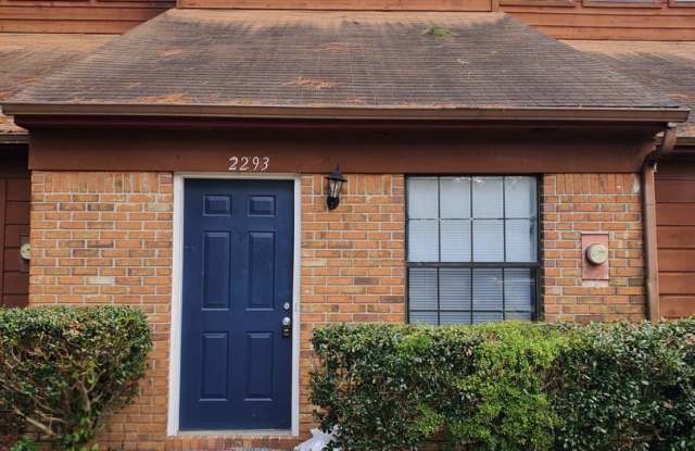 Dual Suite Comfort: 2BR/2BA Townhouse with Washer/Dryer Included