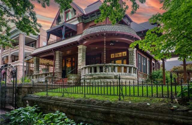 425 Gladstone Boulevard