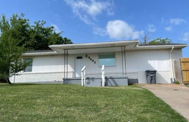3432 NW Lincoln - AVAILABLE NOW!