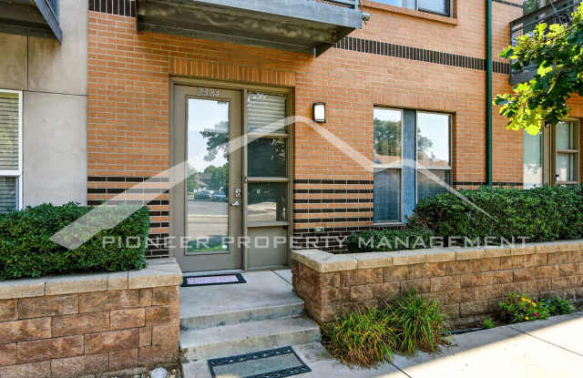 Spacious Townhouse with Central AC and Washer/Dryer