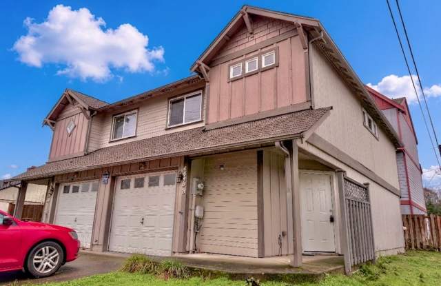 Photo of Spacious, remodeled two-level duplex