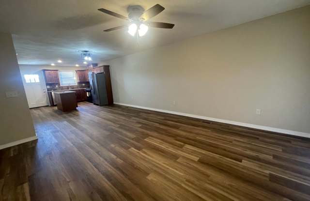 Luxury Lake Living Starts Here – Brand-New 2 Bed, 2 Bath House in Kimberling City- Year Round Vacation Home