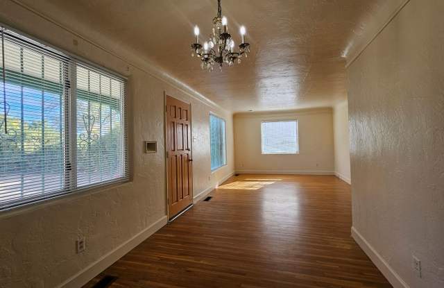 Photo of SE Cute 2 Bedroom 1 Bath Home.