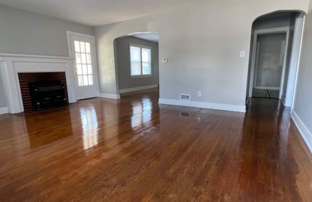 Step into charm, comfort, and a fresh remodel with this fantastic 3 bedroom, 1.5 bath home right here in Springfield, MO!