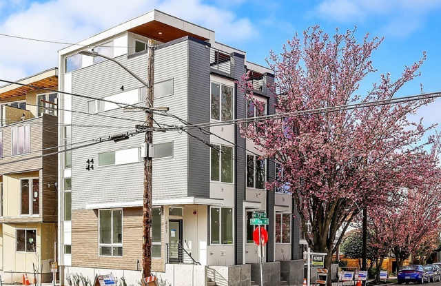 Chic Townhome at Green Lake