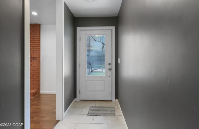 2820 S Vermont Avenue