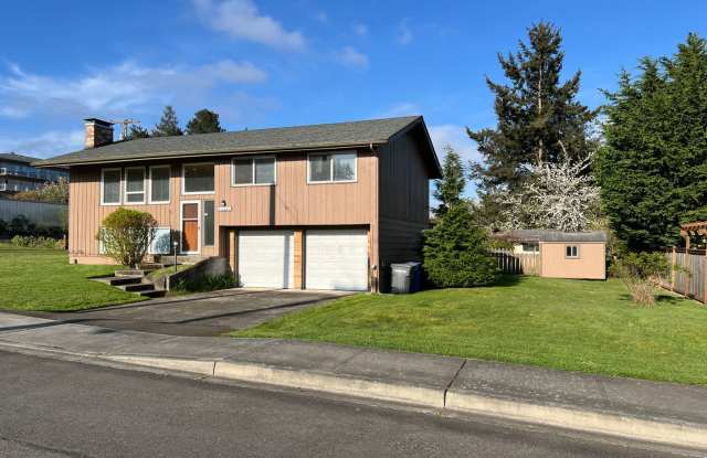 Applications Pending-THREE BEDROOM PROPERTY ON LARGE CORNER LOT MINUTES FROM DES MOINES WATERFRONT - 23441 10th Avenue South, Des Moines, WA 98198