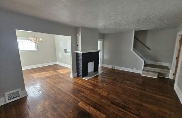 Photo of 4916 East 85th Street