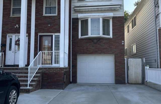 374 CATOR AVE