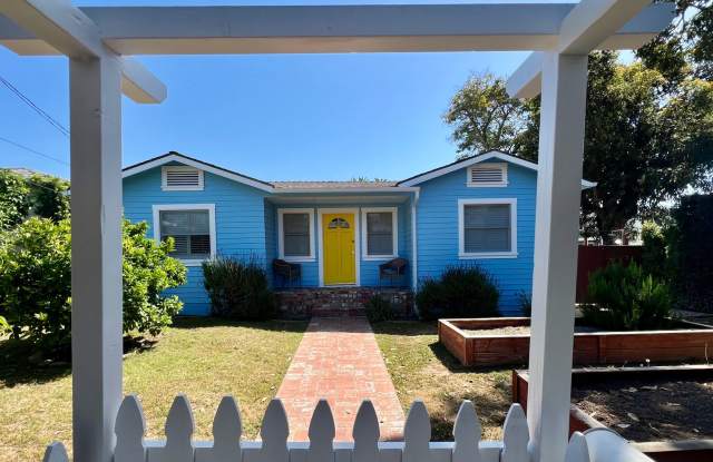 2 bedroom, 2 bathroom Bright and Happy Home Near Downtown Santa Barbara