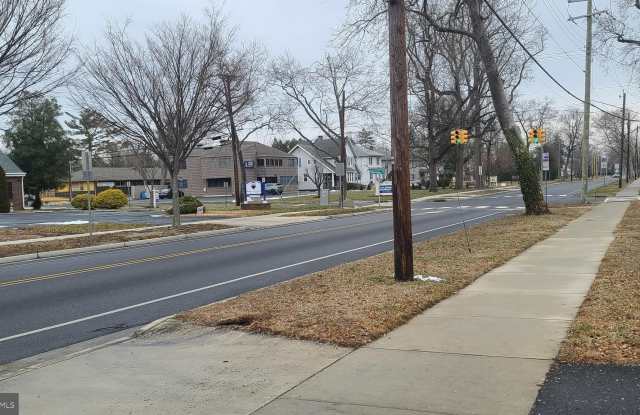 1081 E LANDIS Avenue