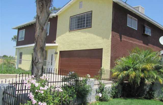 785 W Westward