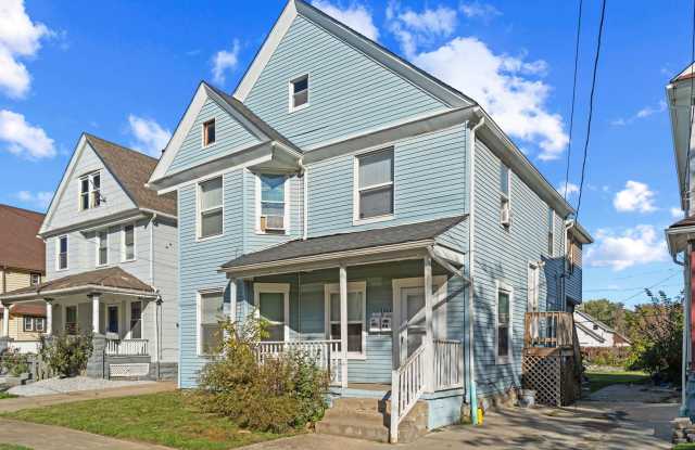 Charming 3 beds 1 bath Apartment in Cleveland!