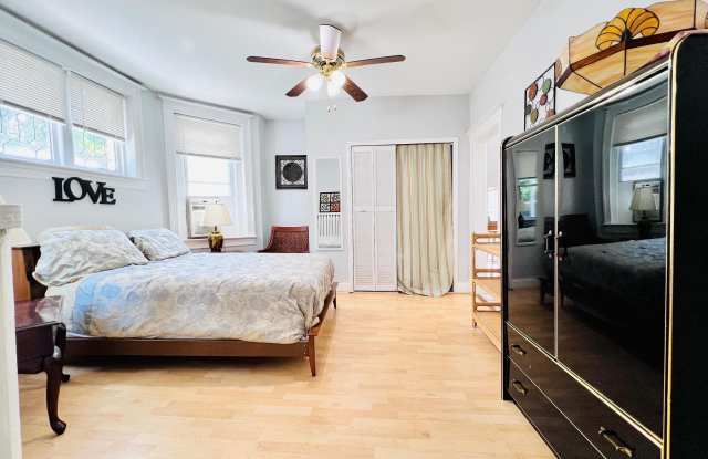 726 ROCK CREEK CHURCH Road NW unit: 1