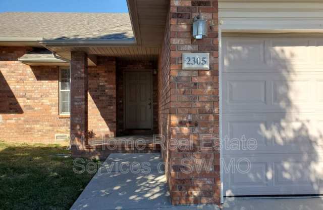 2305 W Parkview - 2305 West Parkview, Ozark, MO 65721