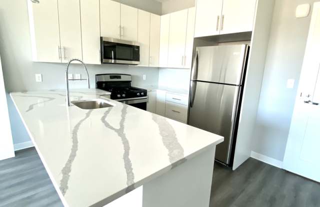 Photo of 1055 Main Street