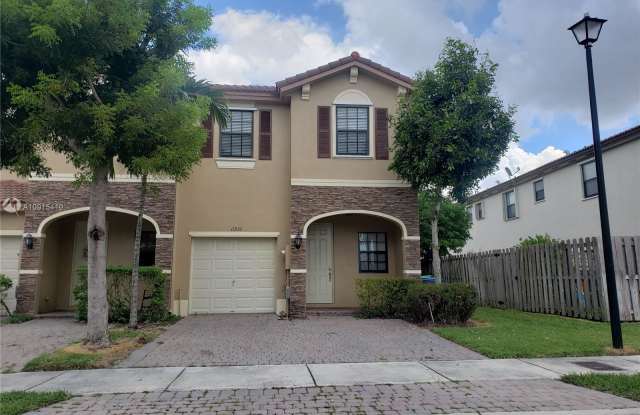 11931 SW 154th Ave - 11931 SW 154th Avenue, The Hammocks, FL 33196