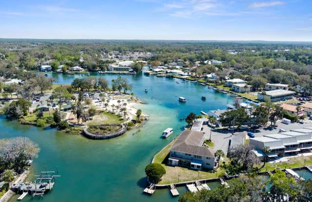 16 Beach Ln