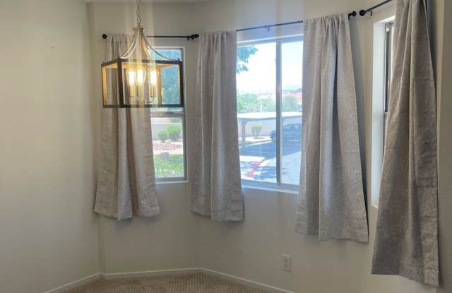 Beautiful upstairs 2-bedroom, 2-bathroom apartment