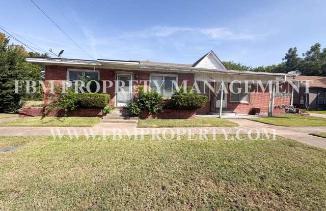 900 E 6th Ave, Unit 2 - Cozy 2 Bedroom, 1 Bathroom Home in Corsicana, TX!