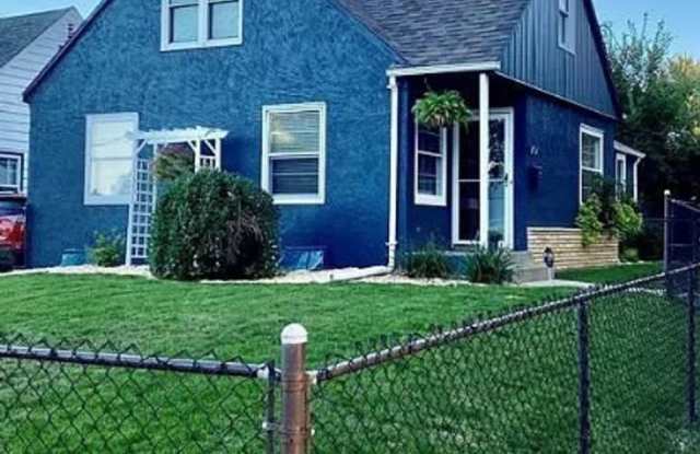 Nice! Spacious! 3 Bedroom Gem-Central Location